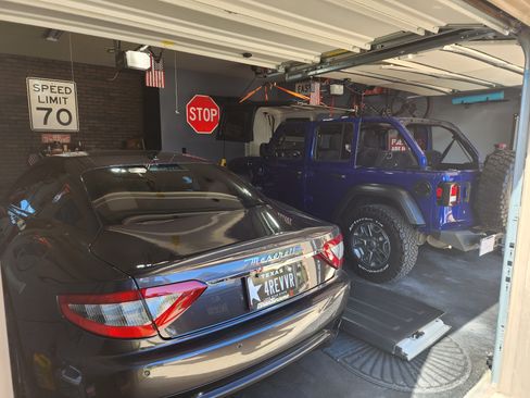 Used 2018 Jeep Wrangler Unlimited Sport image 4