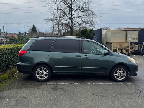 Used 2004 Toyota Sienna XLE Limited image 5