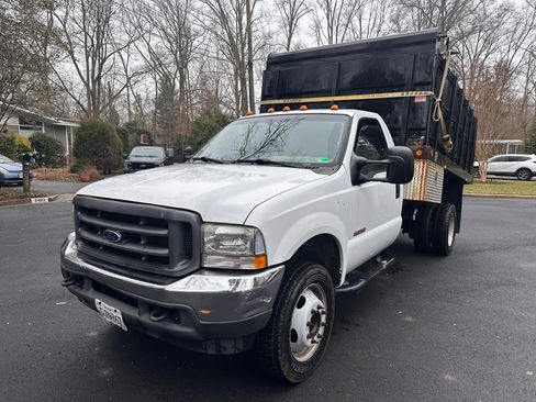 Used 2003 Ford F550 2WD Regular Cab Super Duty image 2