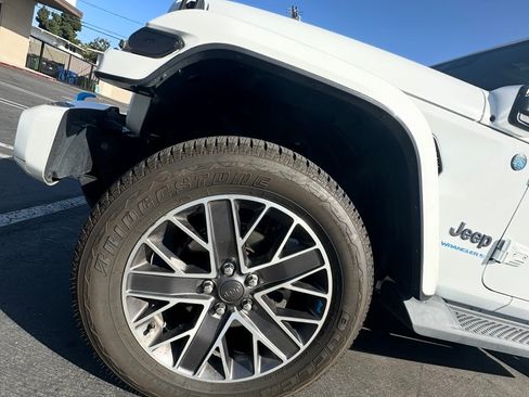 Used 2023 Jeep Wrangler Unlimited Sahara image 5