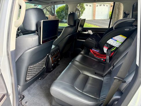 Used 2016 Toyota Land Cruiser image 14