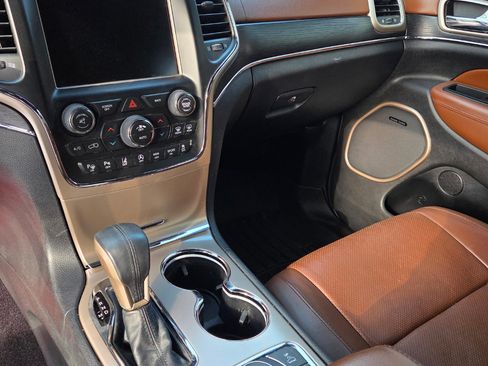 Used 2017 Jeep Grand Cherokee Summit image 18