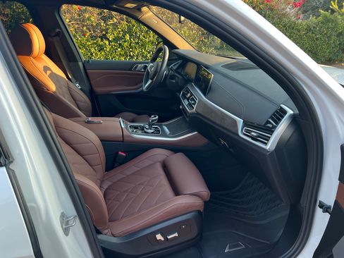 Used 2023 BMW X5 xDrive45e w/ Executive Package AWD/4WD image 8