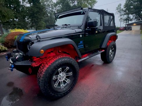 Used 2015 Jeep Wrangler Sport w/ Connectivity Group AWD/4WD image 20