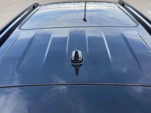 Used 2023 Volkswagen Tiguan SE R-Line image 15