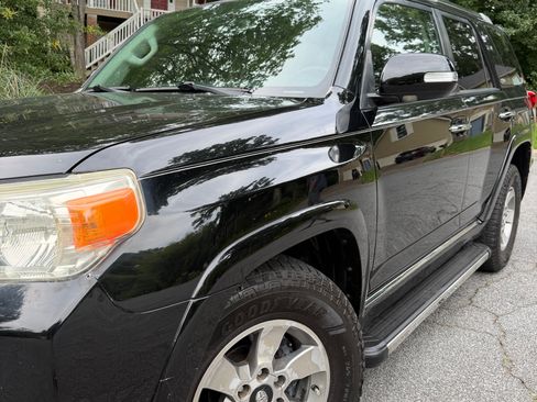 Used 2011 Toyota 4Runner SR5 w/ Convenience Pkg RWD image 2