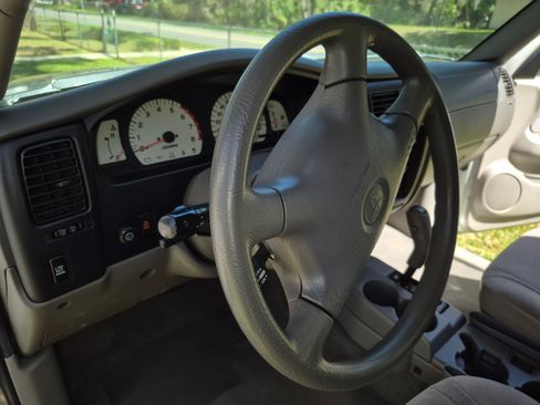 Used 2004 Toyota Tacoma PreRunner image 4