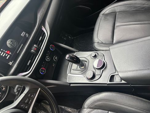 Used 2018 Alfa Romeo Stelvio AWD image 16