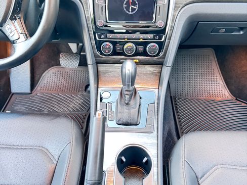 Used 2018 Volkswagen Passat 2.0T SE image 14