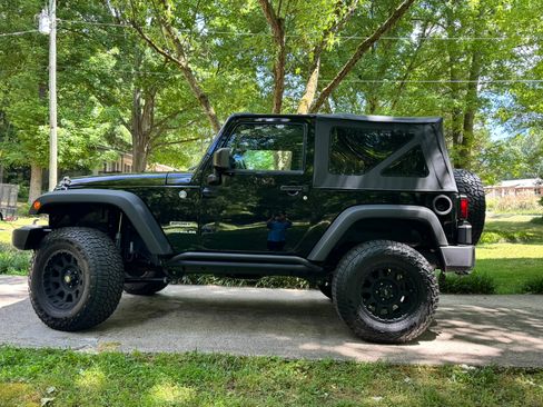 Used 2015 Jeep Wrangler Sport AWD/4WD image 12