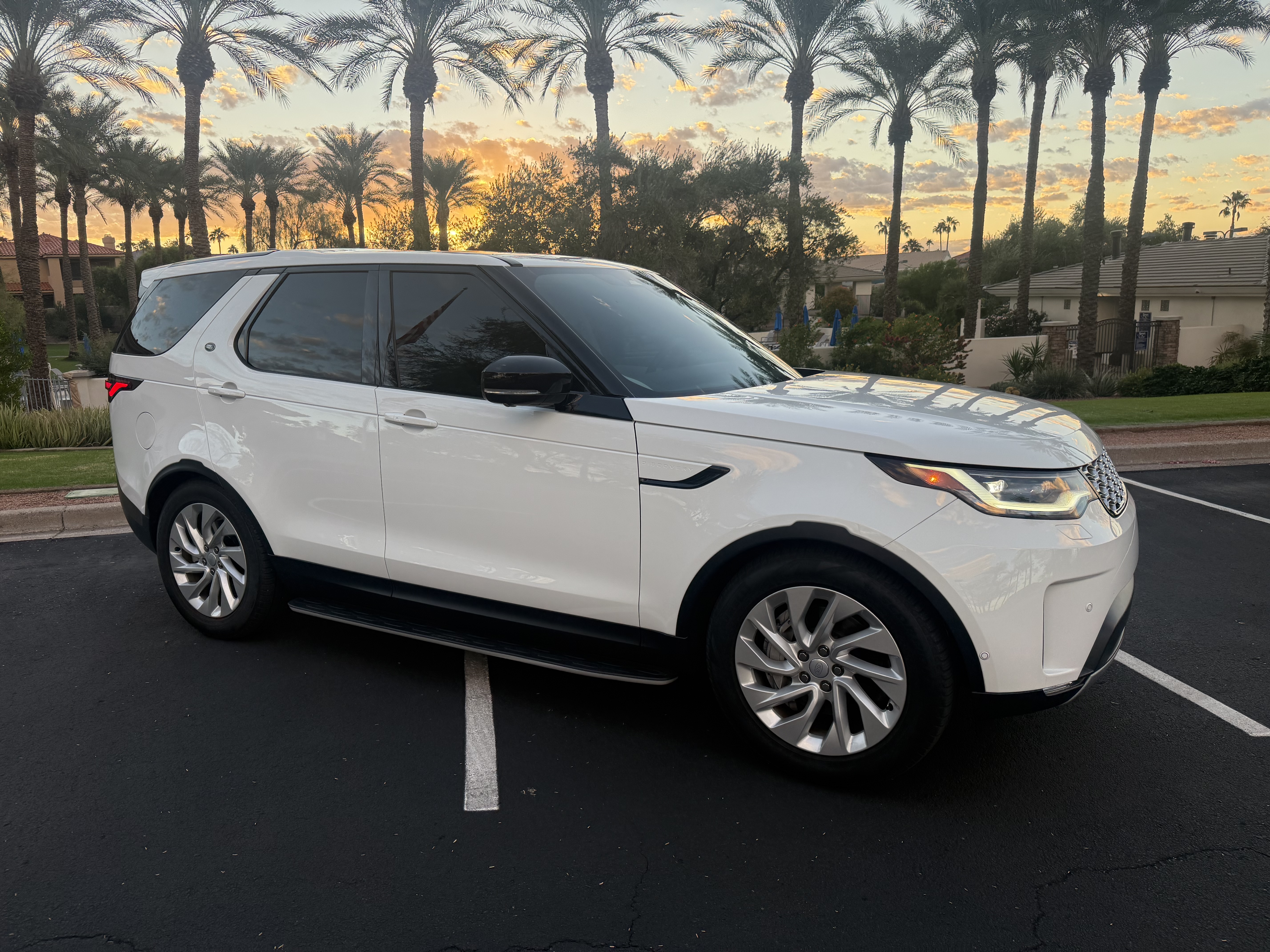 Used 2025 Land Rover Discovery S AWD/4WD image 1