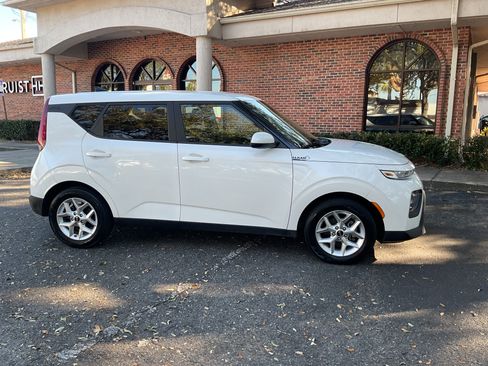 Used 2021 Kia Soul S image 1