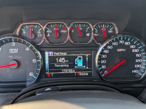 Used 2015 Chevrolet Suburban LTZ image 2