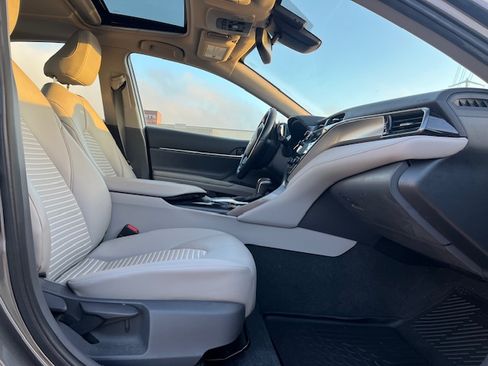 Used 2020 Toyota Camry SE image 8