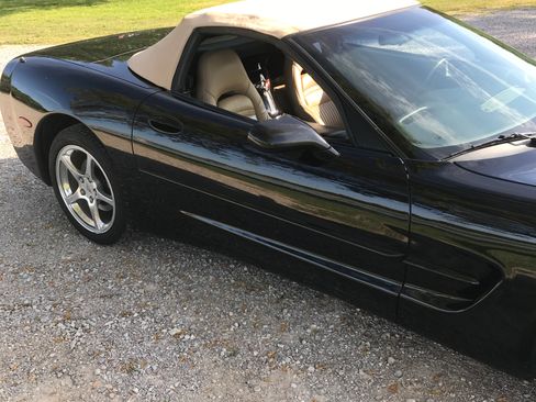 Used 2000 Chevrolet Corvette Convertible w/ Performance Handling Pkg image 14