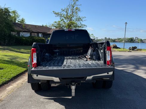 Used 2018 Ford F350 Lariat w/ Chrome Package image 8