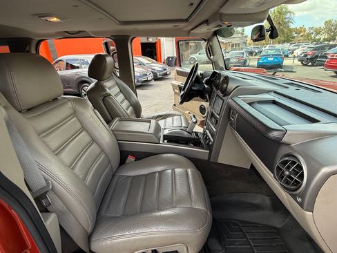 Used 2004 HUMMER H2 w/ Preferred Equipment Group image 8