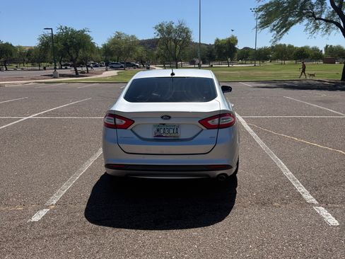Used 2016 Ford Fusion SE FWD image 6