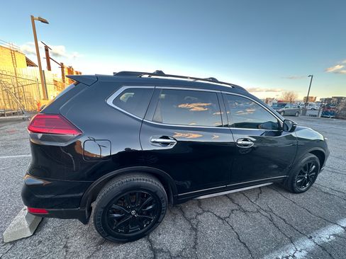 Used 2017 Nissan Rogue SV w/ Midnight Edition Package image 9