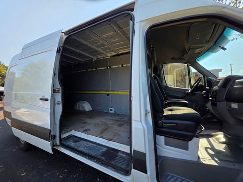 Used 2014 Freightliner Sprinter 2500 image 2
