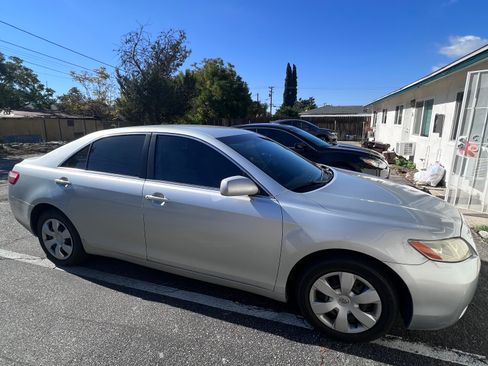 Used 2007 Toyota Camry SE image 2