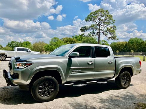 Used 2023 Toyota Tacoma SR5 w/ Technology Package image 12