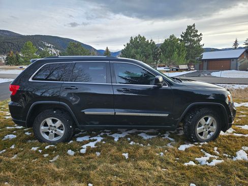 Used 2013 Jeep Grand Cherokee Laredo w/ Laredo E Group image 2