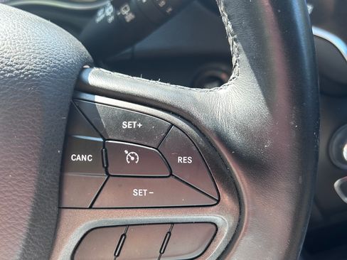 Used 2020 Jeep Cherokee Trailhawk w/ Cold Weather Group AWD/4WD image 20