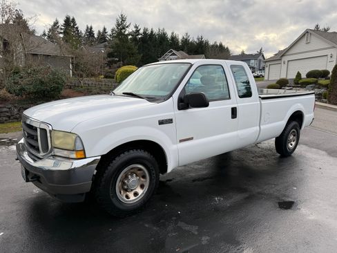 Used 2004 Ford F250 XLT image 2