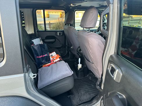 Used 2020 Jeep Wrangler Unlimited Sport S image 11