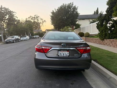 Used 2015 Toyota Camry LE image 5