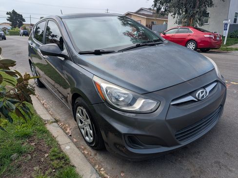 Used 2013 Hyundai Accent GS image 2