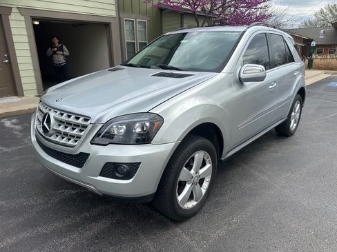 Used 2010 Mercedes-Benz ML 350 ML 350 Sport Utility 4D image 4