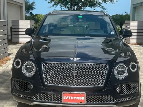 Used 2019 Bentley Bentayga image 2