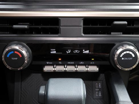 Used 2024 Toyota Tacoma SR AWD/4WD image 17