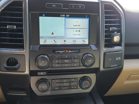 Used 2017 Ford F150 XLT w/ Equipment Group 302A Luxury image 23