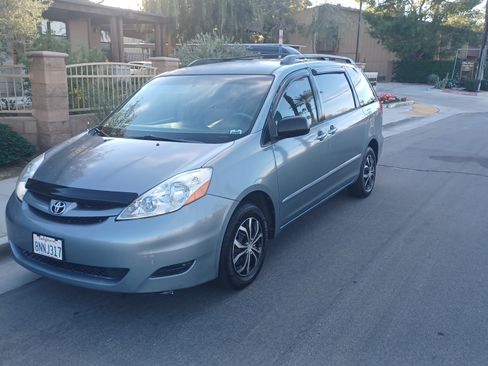 Used 2007 Toyota Sienna LE image 1
