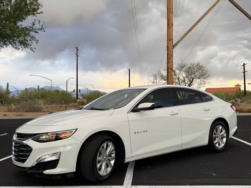 Used 2019 Chevrolet Malibu LT FWD image 2