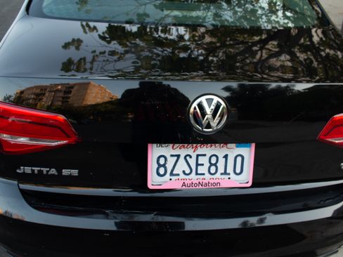 Used 2015 Volkswagen Jetta SE image 8