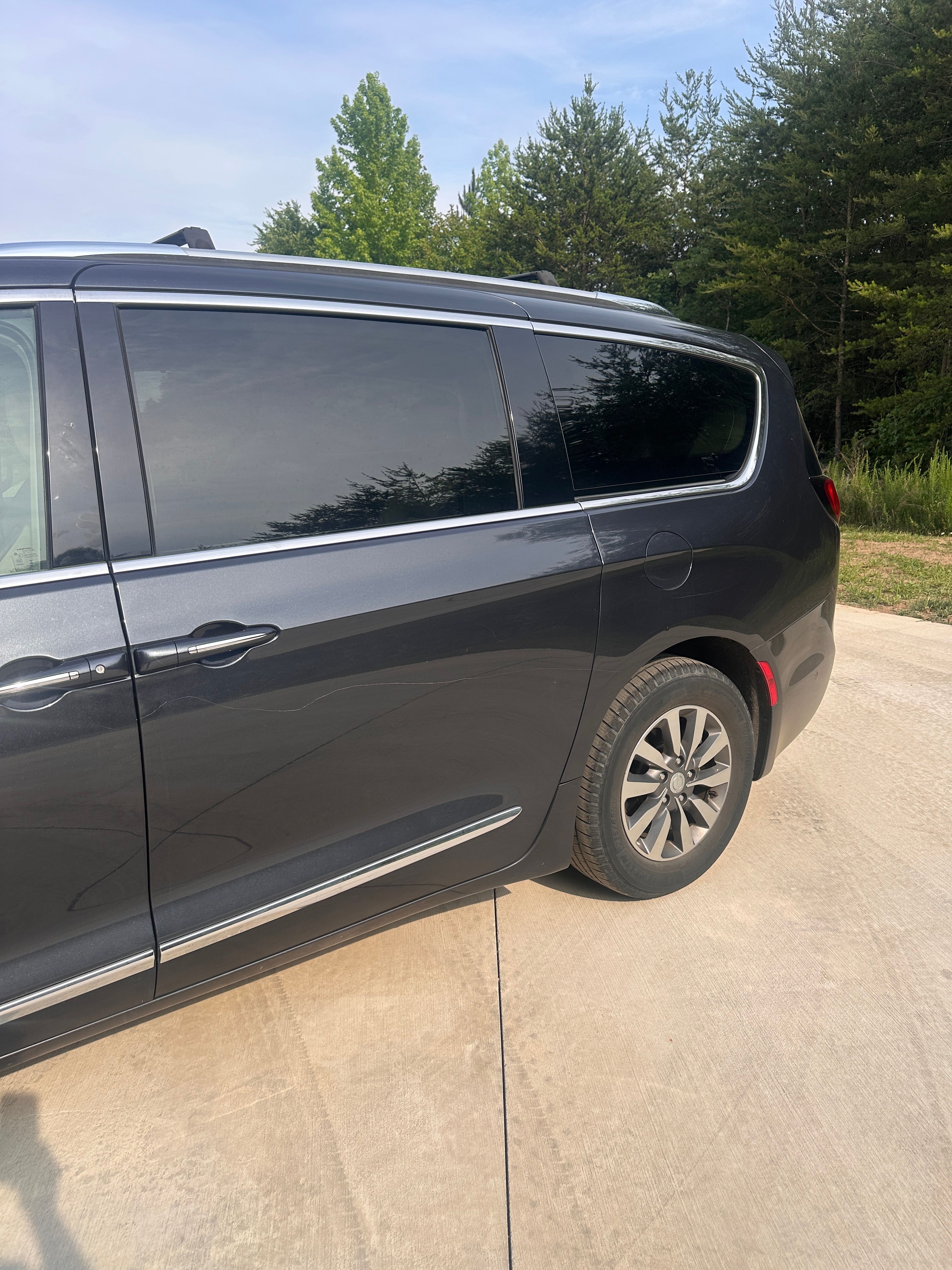 Used 2019 Chrysler Pacifica Touring-L Plus w/ Advanced Safetytec Group FWD image 17