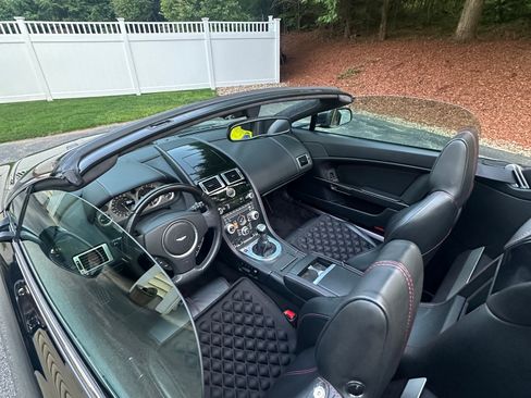 Used 2009 Aston Martin V8 Vantage Roadster RWD image 2