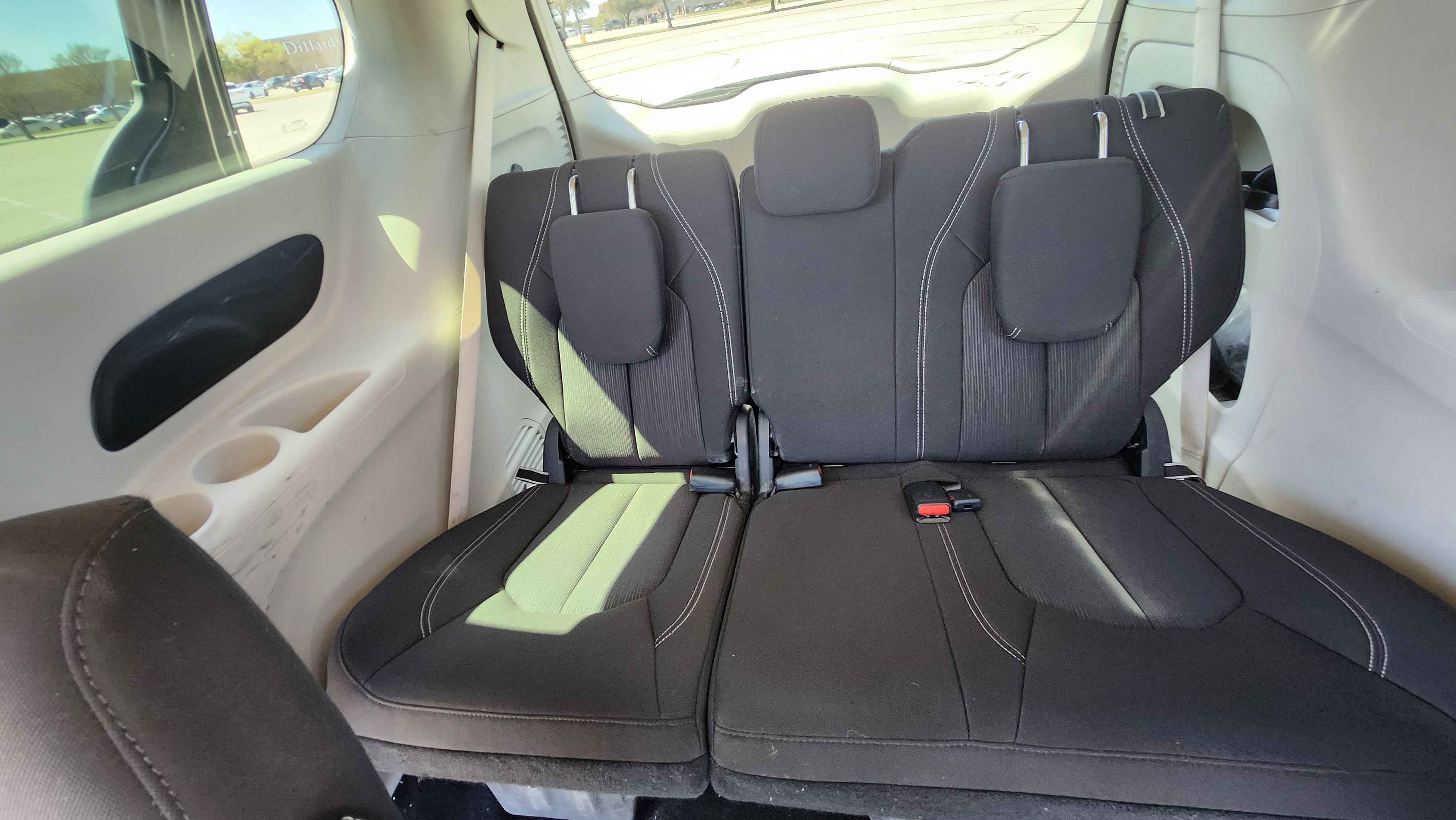 Used 2023 Chrysler Voyager LX FWD image 14