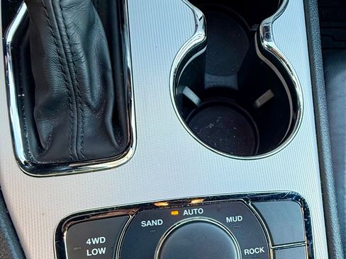 Used 2018 Jeep Grand Cherokee Limited image 16