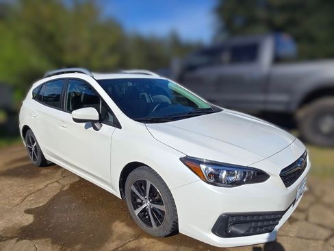 Used 2023 Subaru Impreza 2.0i Premium w/ Popular Package #3 image 2