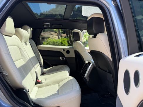 Used 2020 Land Rover Range Rover Sport HSE image 13