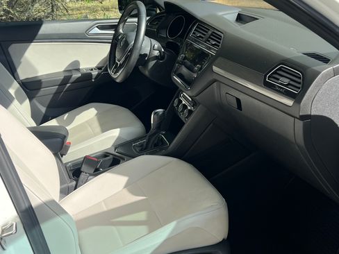 Used 2020 Volkswagen Tiguan SE R-Line image 13