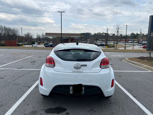 Used 2017 Hyundai Veloster Value Edition image 5
