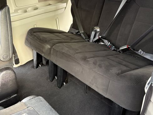 Used 2016 Dodge Grand Caravan SE w/ Quick Order Package 29E SE image 12