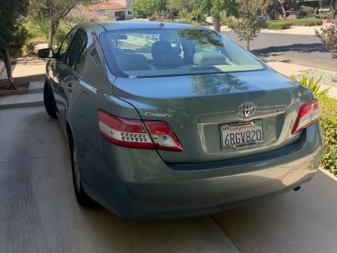 Used 2011 Toyota Camry LE w/ LE Extra-Value Pkg FWD image 5