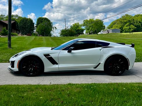 Used 2018 Chevrolet Corvette Z06 RWD image 5